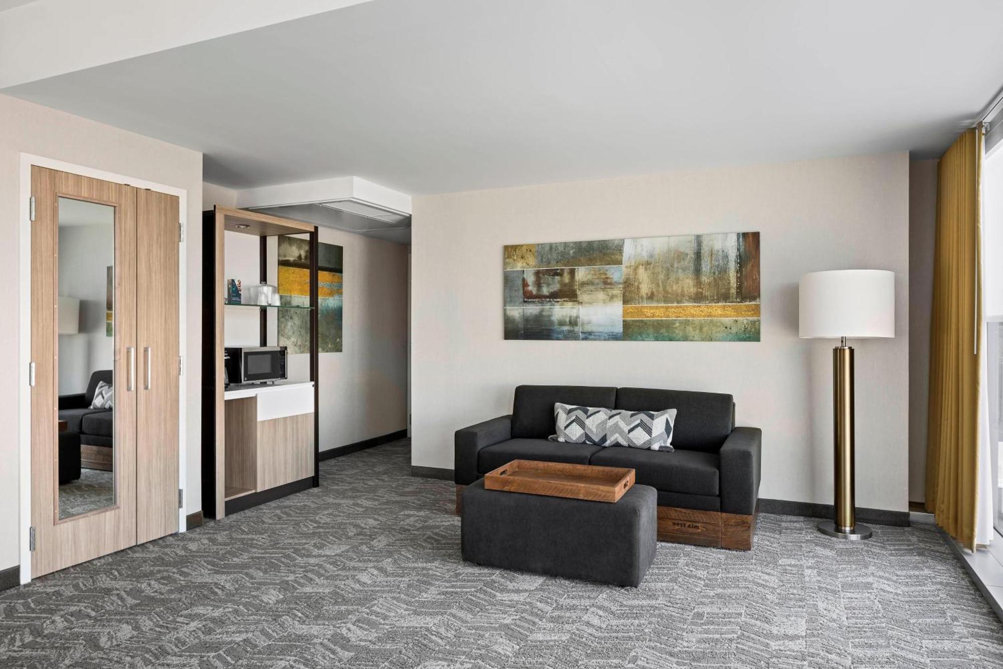 Springhill Suites By Marriott Greenville Downtown Exterior photo